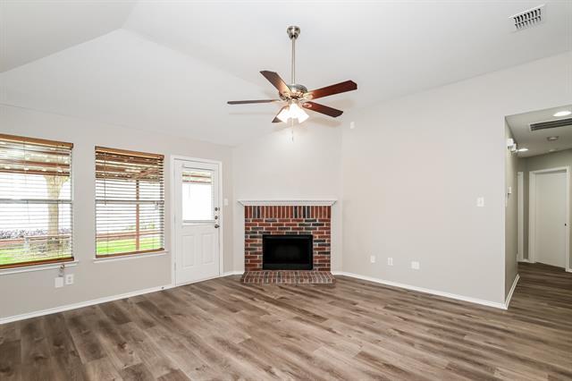 Building Photo - 1919 Pin Oak Ln