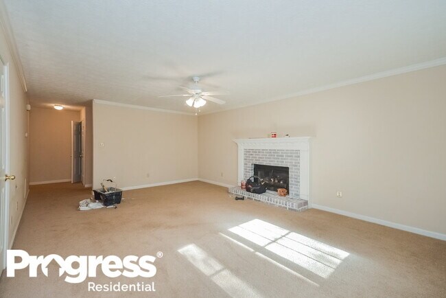 Building Photo - 175 Meadowbrook Dr