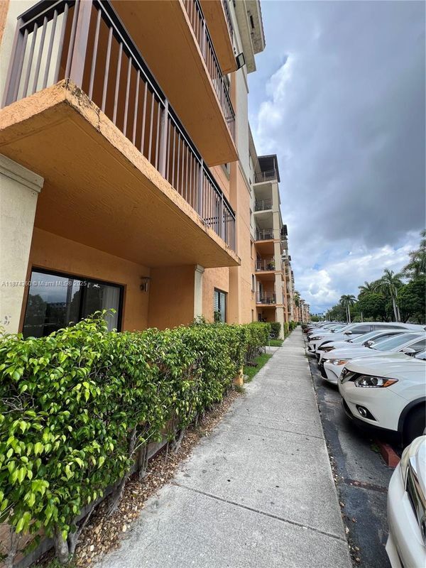 Foto del edificio - 9300 Fontainebleau Blvd
