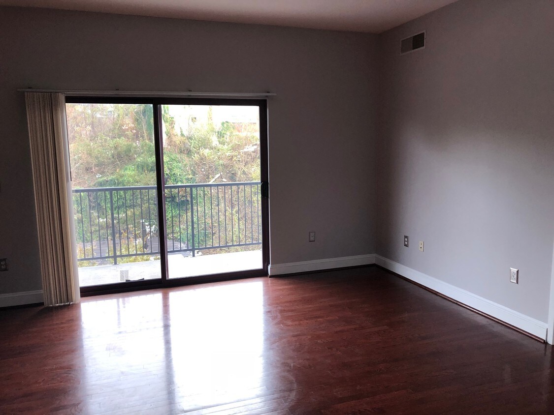 sala de estar - 3750 Main St