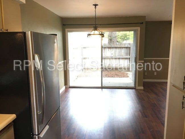 Building Photo - 663 Knollwood Dr