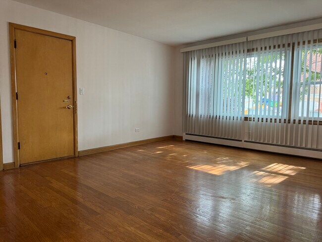 Building Photo - 4762 N Lotus Ave