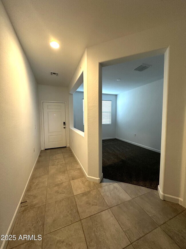 Foto del edificio - 3241 W Shanley Ave