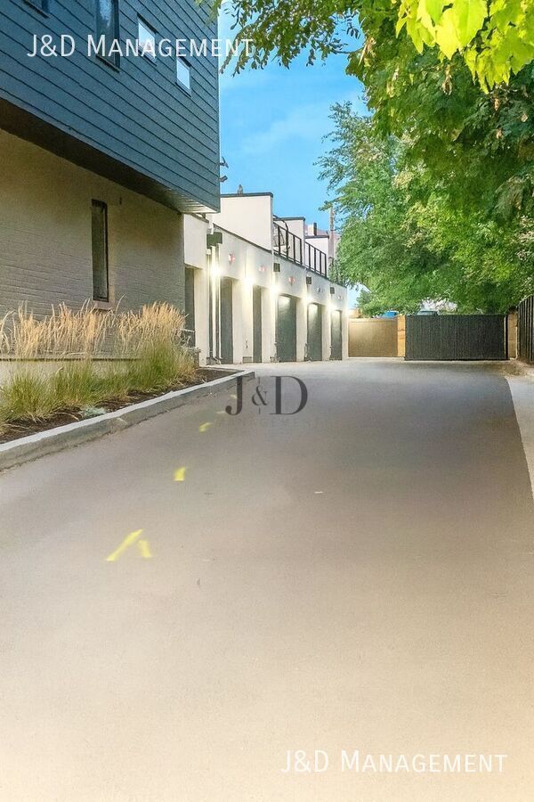 Building Photo - 537 S 500 E