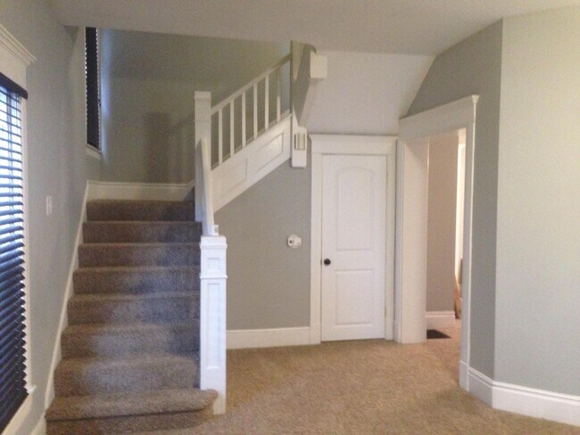Family Room and Staircase - 17 N Randolph St House