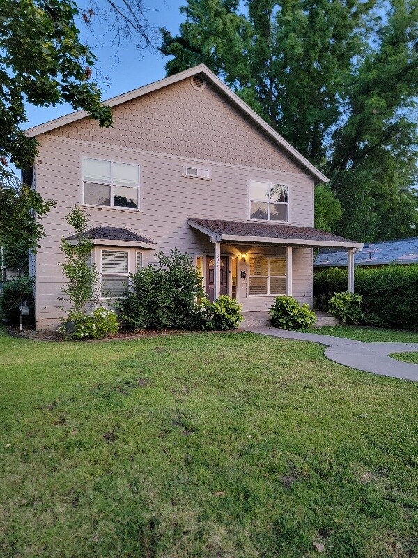 Foto principal - 525 W 1st Ave