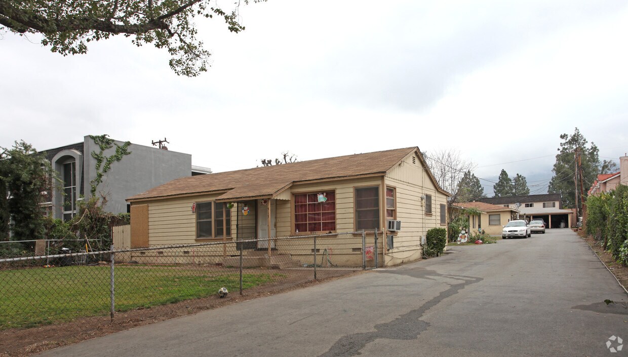 Building Photo - 915 Arcadia Ave