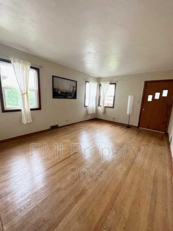 Foto del edificio - 8573 N Granville Rd