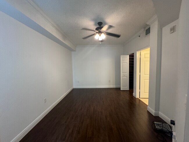 Foto del edificio - 533 NE 3rd Ave