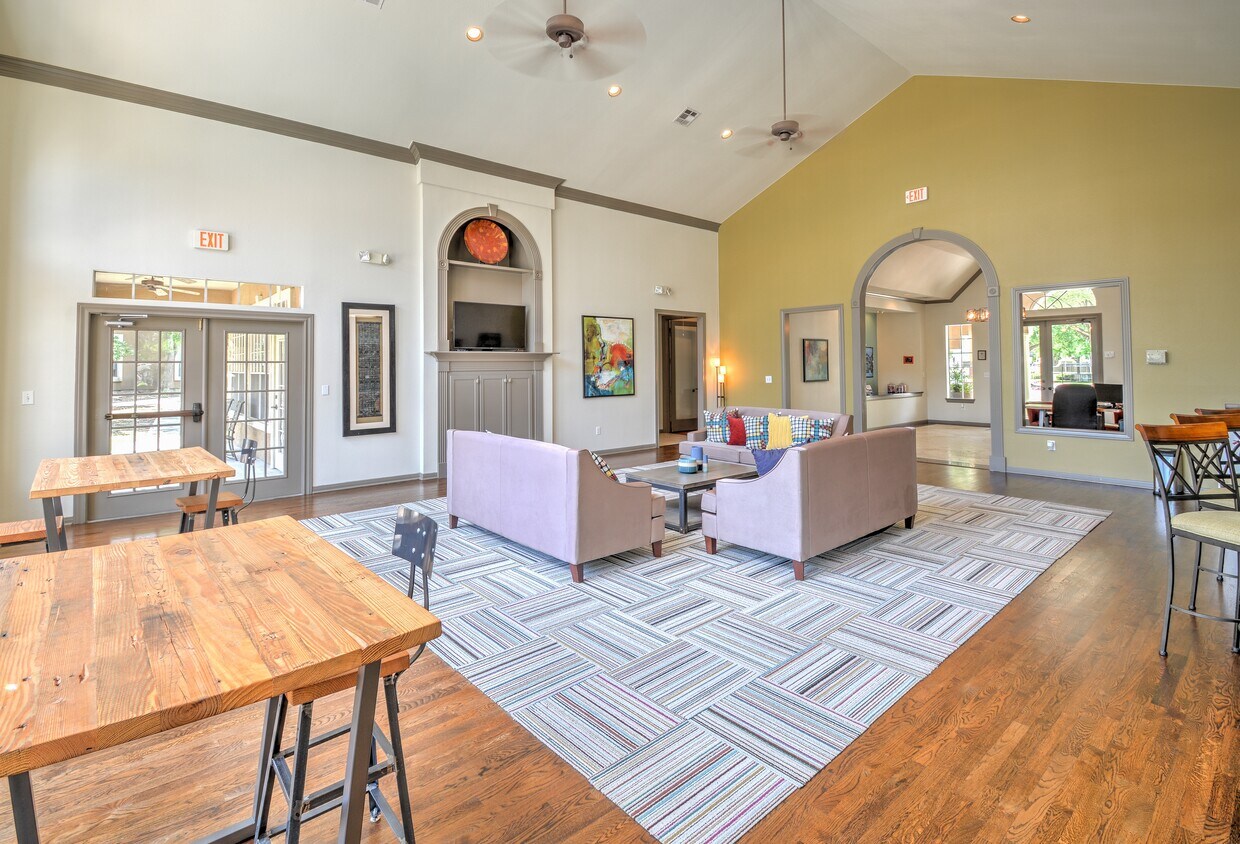 Palazzo 1011 Wonder World Dr San Marcos, TX