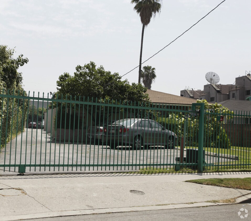Primary Photo - 6134 Hazelhurst Pl