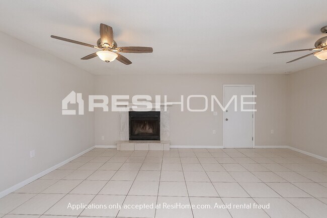 Foto del edificio - HOME FOR RENT!!