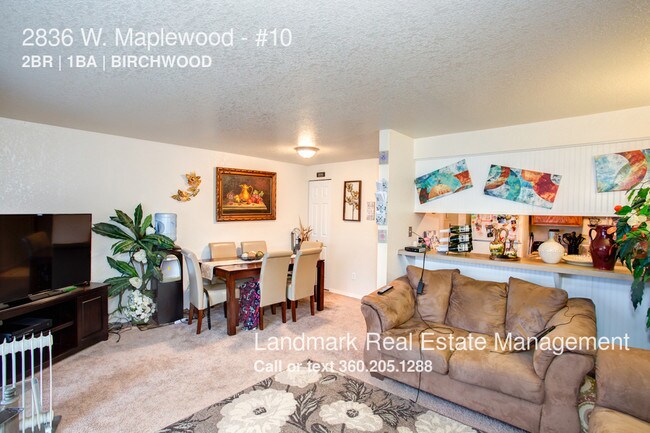 Building Photo - 2836 W Maplewood Ave
