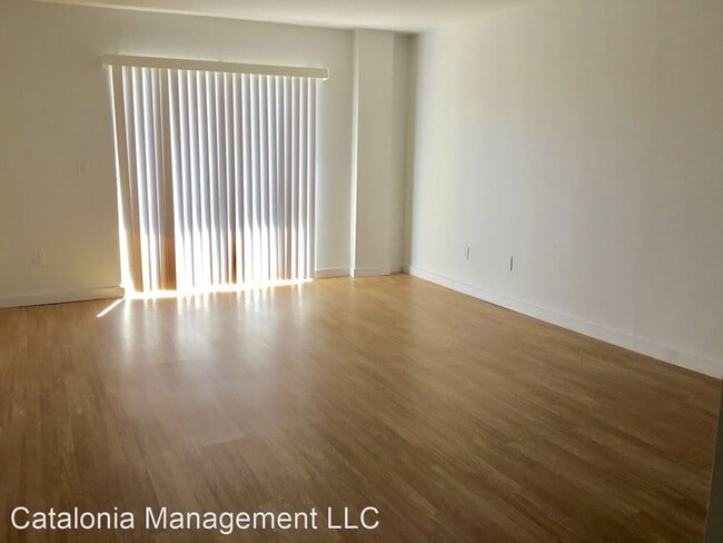 Building Photo - 3800 NE 168th St