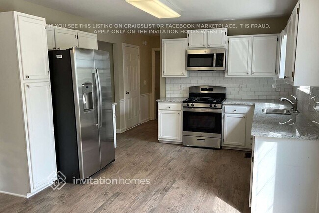 Building Photo - 123 Oak Ridge Dr