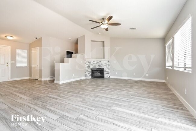 Building Photo - 5312 N Regena Rose St
