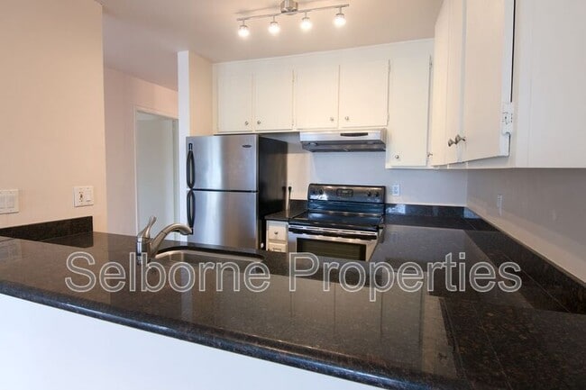 Foto del edificio - 765 Rand Ave