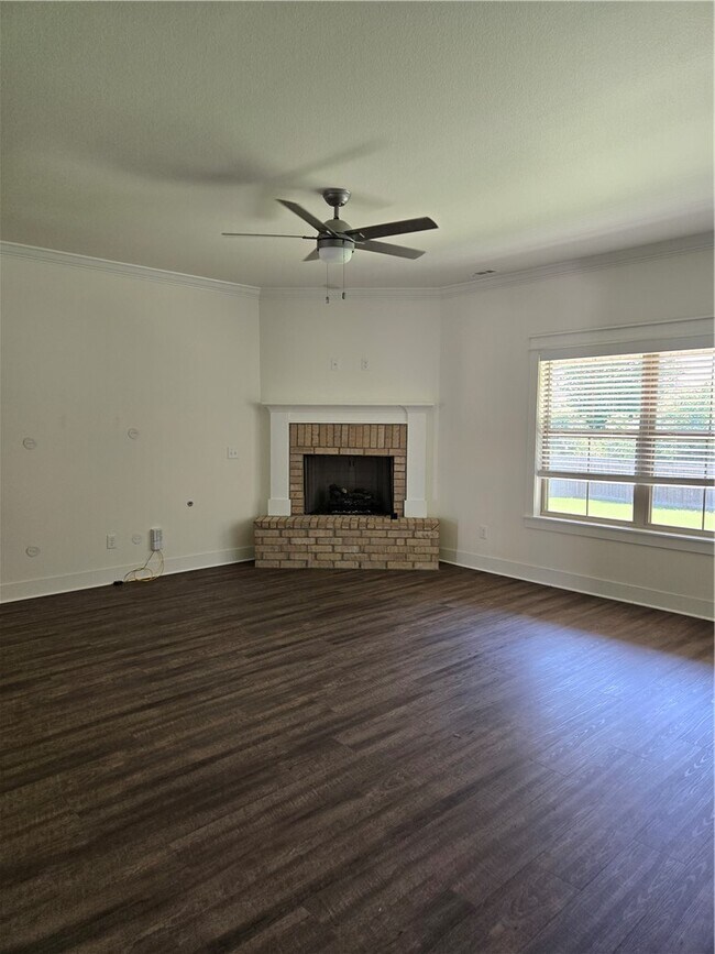 Foto del edificio - 2400 N Kathryn Ln