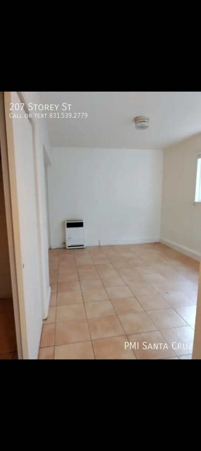 Building Photo - Charming Studio Apartment - West Side