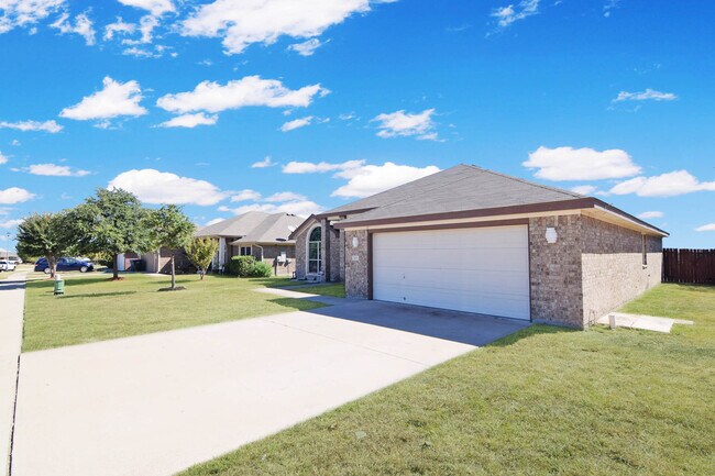 Foto del edificio - 2416 Isabelle Dr