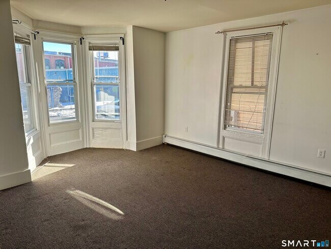 Foto del edificio - 182 Black Rock Ave