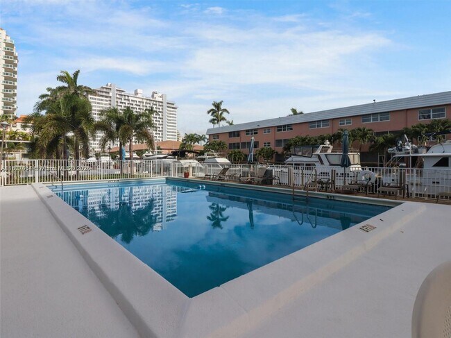 Foto del edificio - 901 N Birch Rd