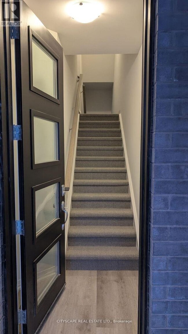 Photo du bâtiment - 155 Equestrian Way