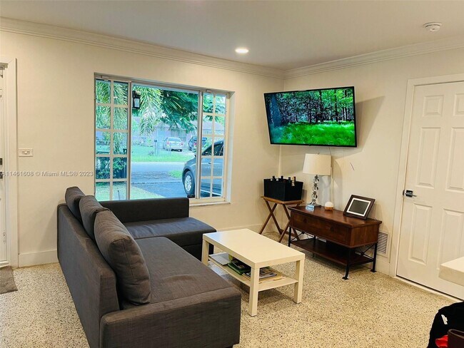 Foto del edificio - 18025 NW 49th Ave