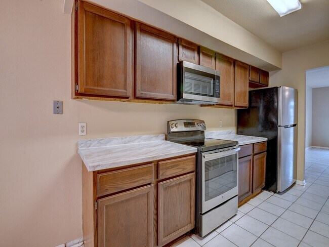 Foto del edificio - 6330 Creekbend Dr