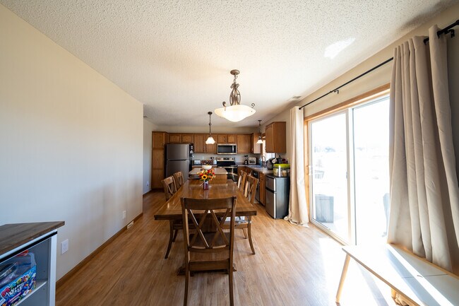 Building Photo - 3292 Century Dr