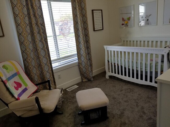Building Photo - CALL TYE DIRECTLY AT 208-313-6062 - 4 Bed 2 bath home in Idaho Falls.