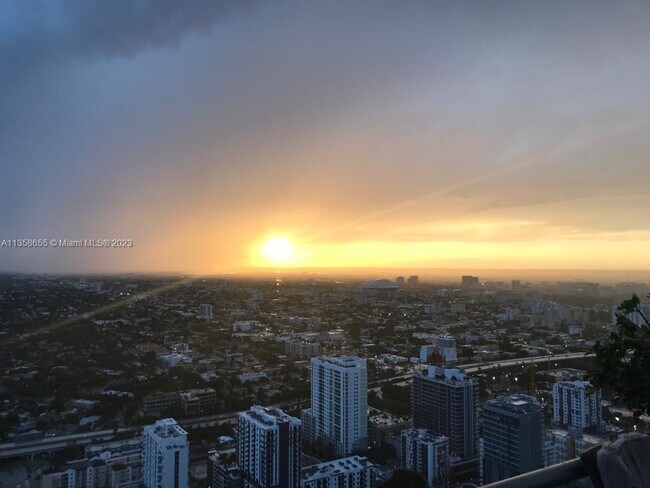 Foto del edificio - 60 SW 13th St