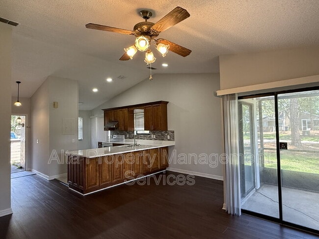 Building Photo - 8348 Westover Ct
