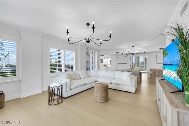 Building Photo - 8720 Bay Colony Dr