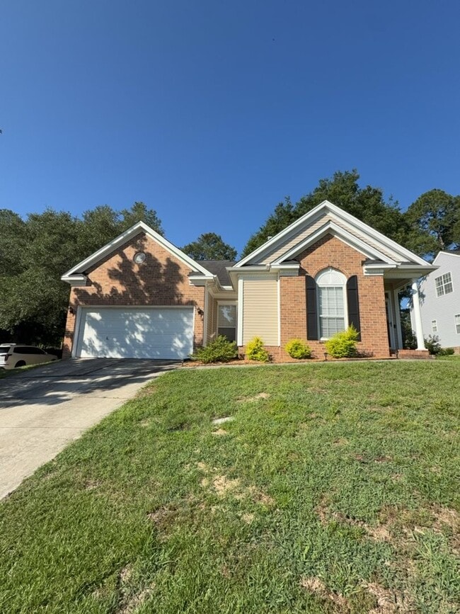 Building Photo - 117 Glenbrooke Cir