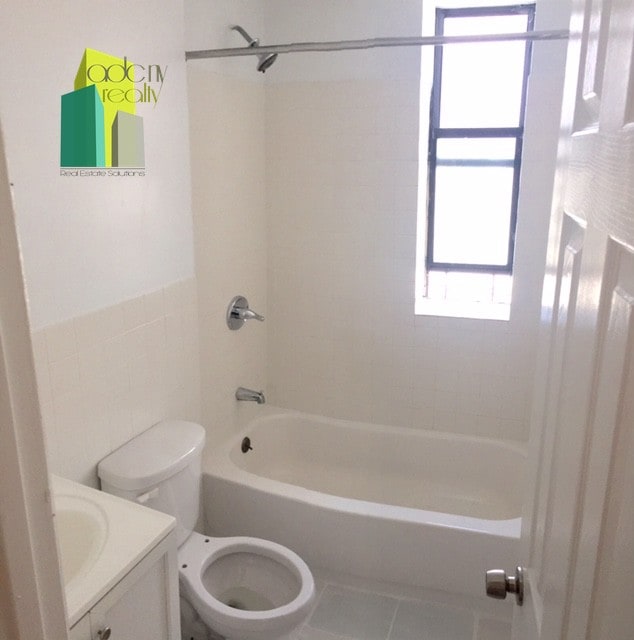 Building Photo - 803 E 182nd St