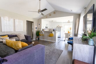 Building Photo - Room in House on Smugglers Ct