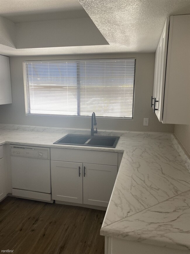 Building Photo - 2 br, 2 bath Condo - 2643 Red Rock Street 201
