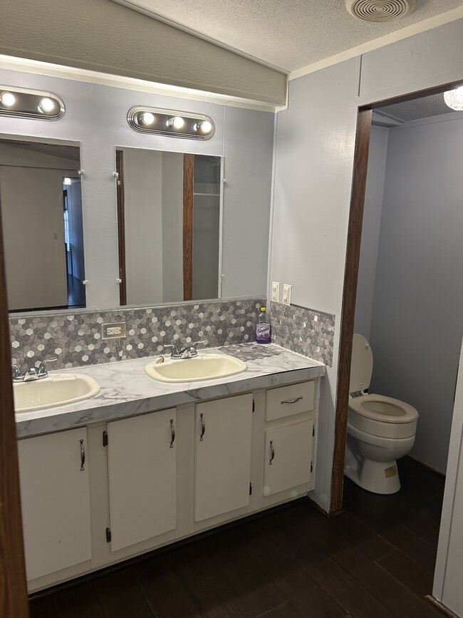 Building Photo - 12734 Red House Rd