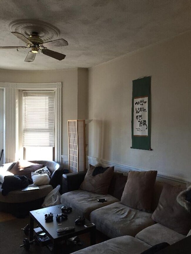 Building Photo - No brokers Fee. Central Mission Hill Locat...