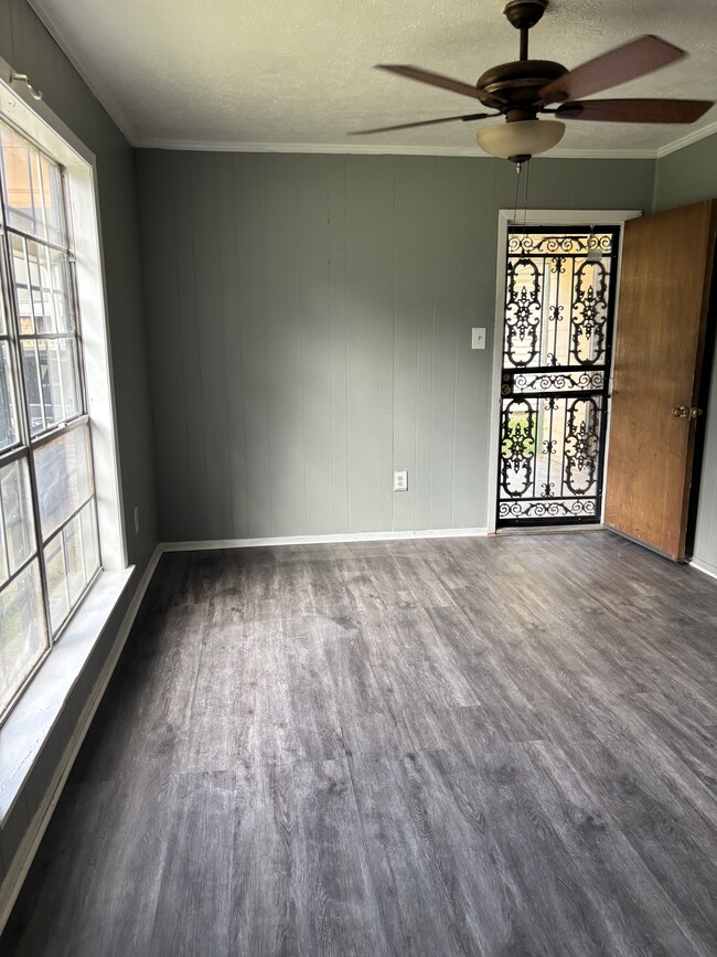 Foto del edificio - 622 Lake Glen Pl