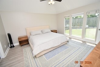 Building Photo - 3806 Vinecrest Dr