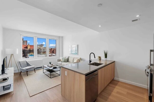 Foto del edificio - 160-14 Hillside Avenue