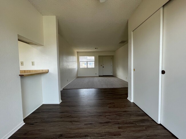 Foto del edificio - 9339-33 Musselman Dr.