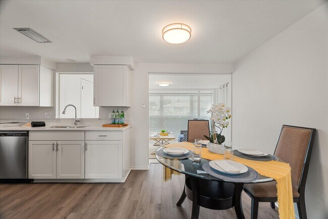 Foto del edificio - 477 Circlewood Dr