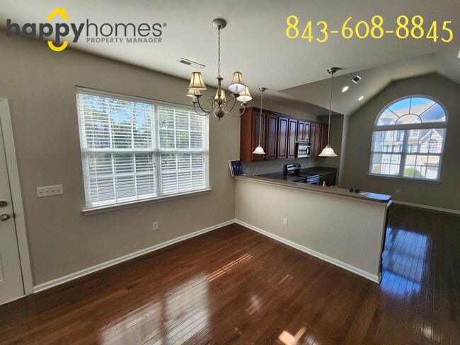 Foto del edificio - Amazing 3 Bed 2.5 Bath Elevated Townhouse Located in Marsh View on Johns Island!