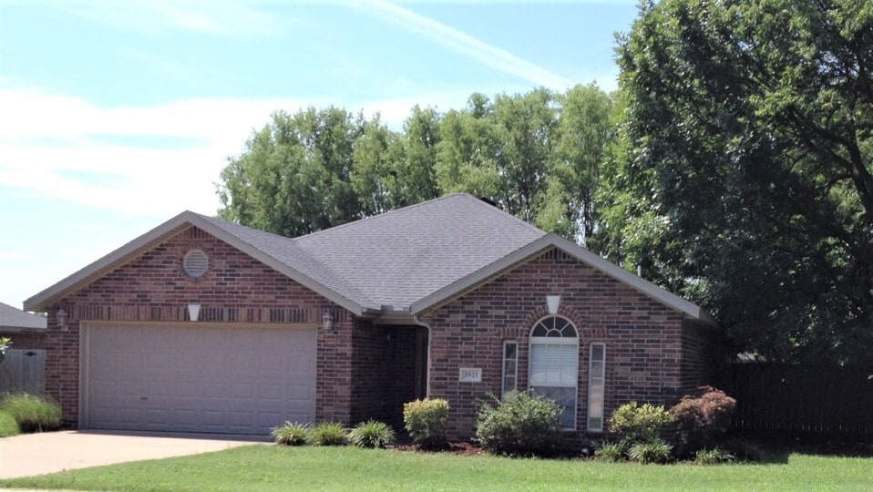 Primary Photo - 3921 W Tanyard Dr