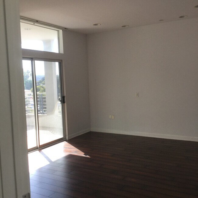 Building Photo - 5605 Gentry Ave