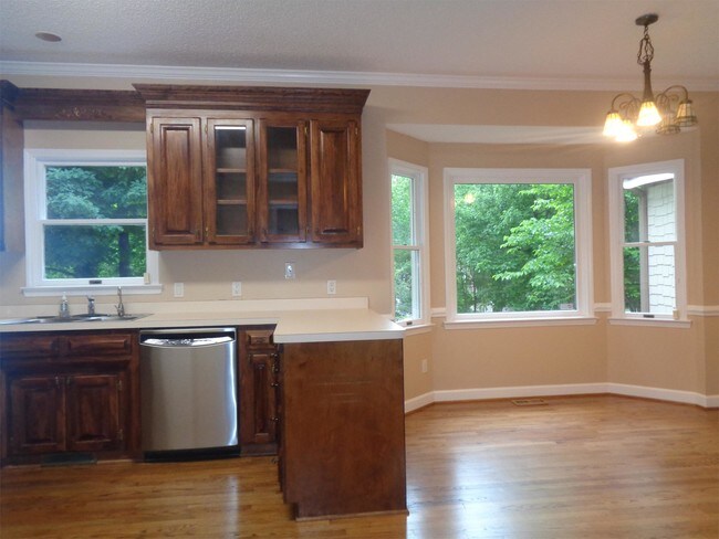 Foto del edificio - 6129 Powell Ridge Rd