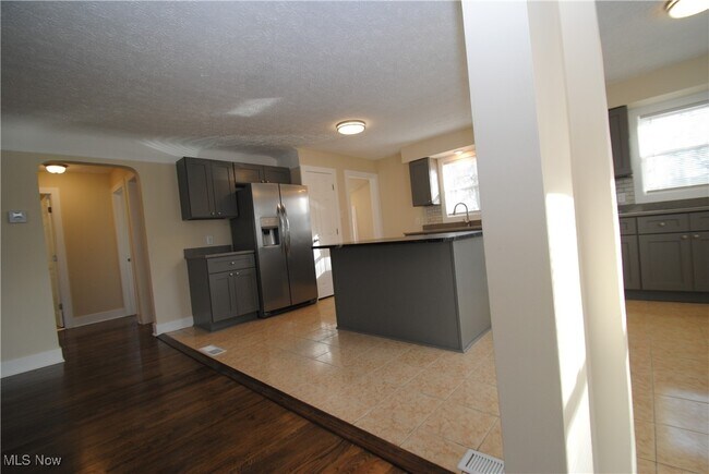 Foto del edificio - 26650 Detroit Rd